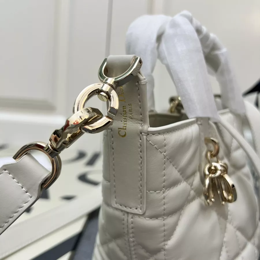 Christian Dior AAA Quality Handbags For Women Elegant 9201