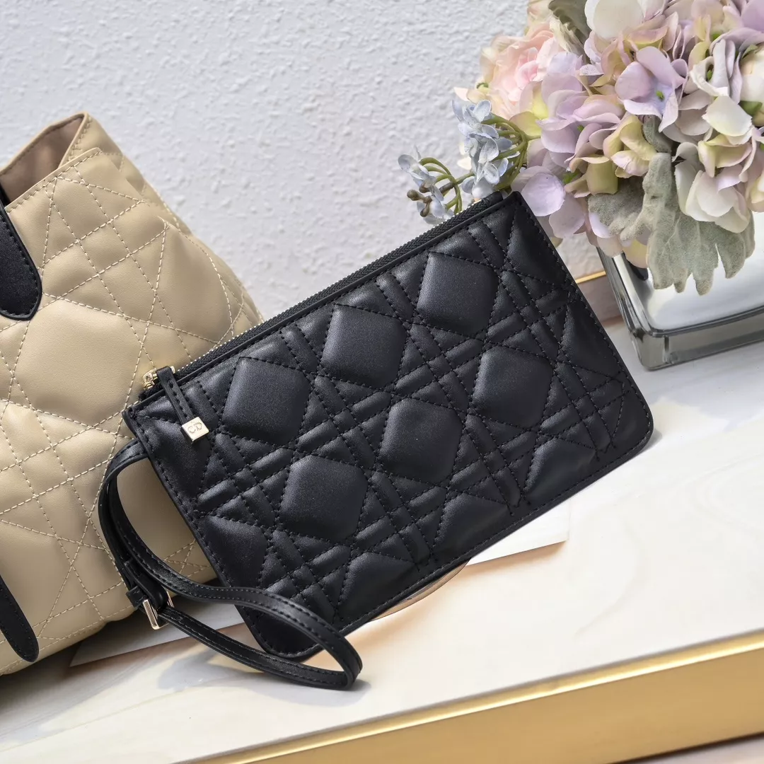Christian Dior AAA Quality Handbags For Women Fashionable 2043