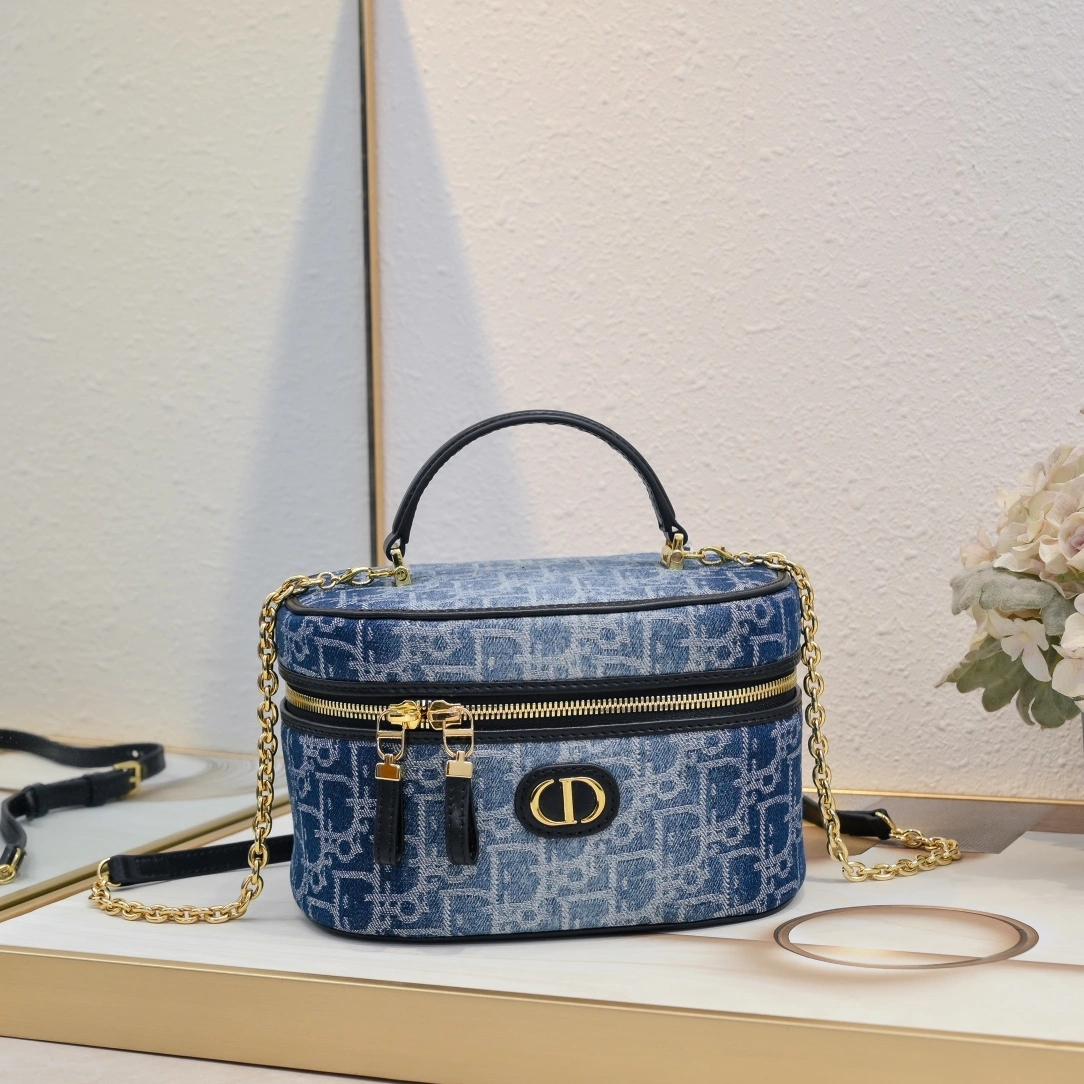 Christian Dior AAA Quality Handbags For Women Fashionable 3961