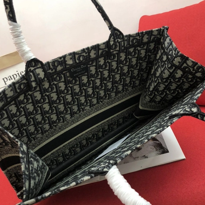 Christian Dior AAA Quality Handbags For Women Functional 555