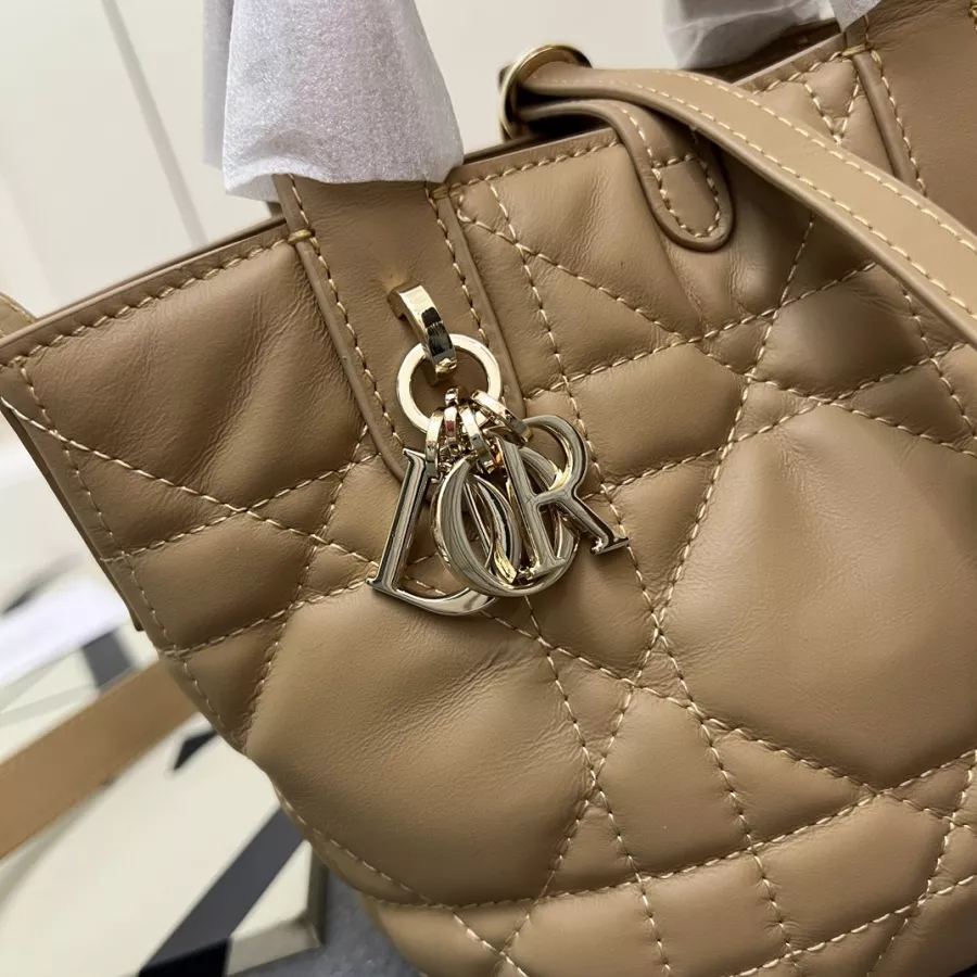 Christian Dior AAA Quality Handbags For Women Lightweight 6989