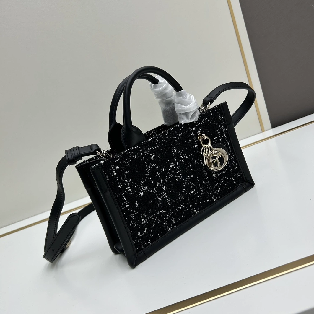 Christian Dior AAA Quality Handbags For Women Modern 9582