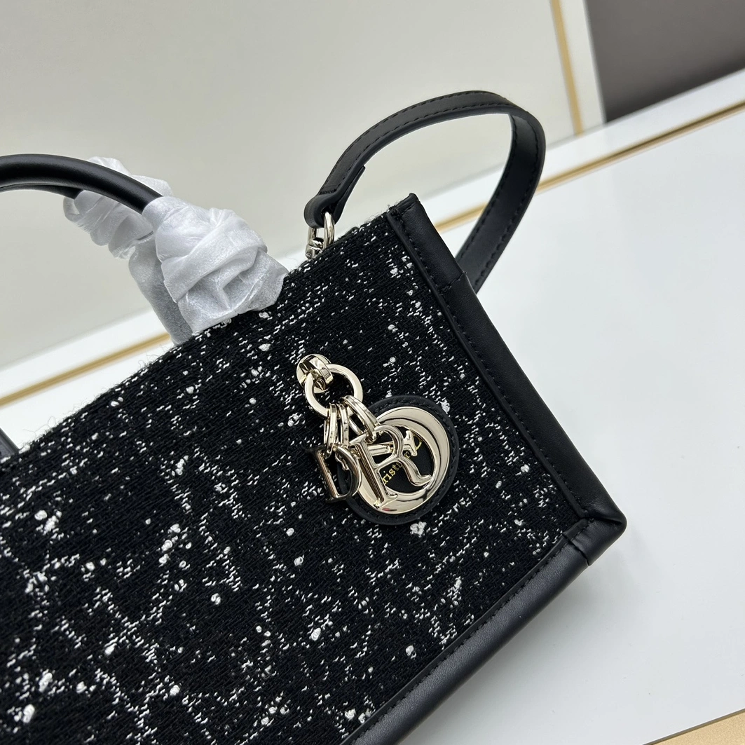 Christian Dior AAA Quality Handbags For Women Modern 9582