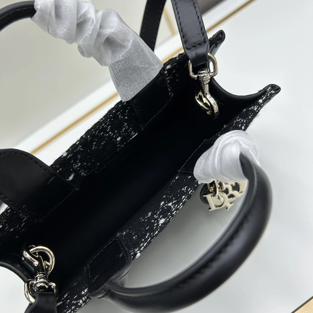 Christian Dior AAA Quality Handbags For Women Modern 9582