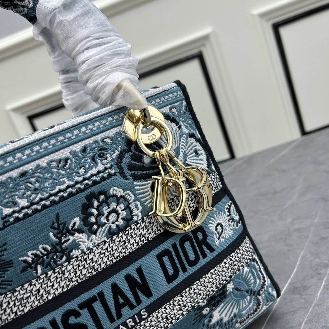 Christian Dior AAA Quality Handbags For Women Refined 5622