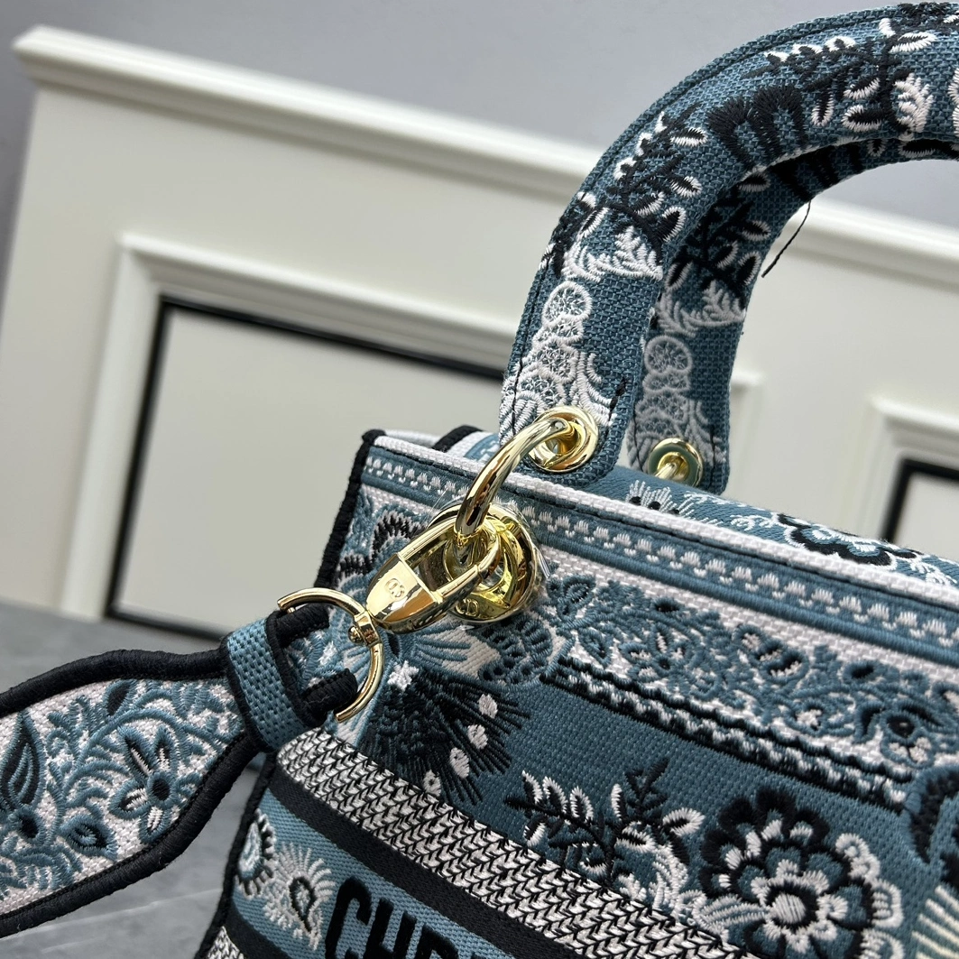 Christian Dior AAA Quality Handbags For Women Refined 5622