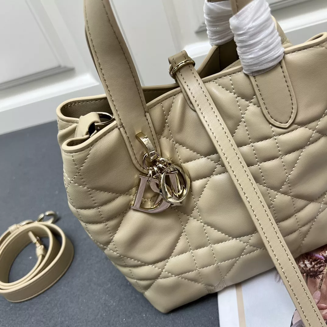 Christian Dior AAA Quality Handbags For Women Reliable 4415