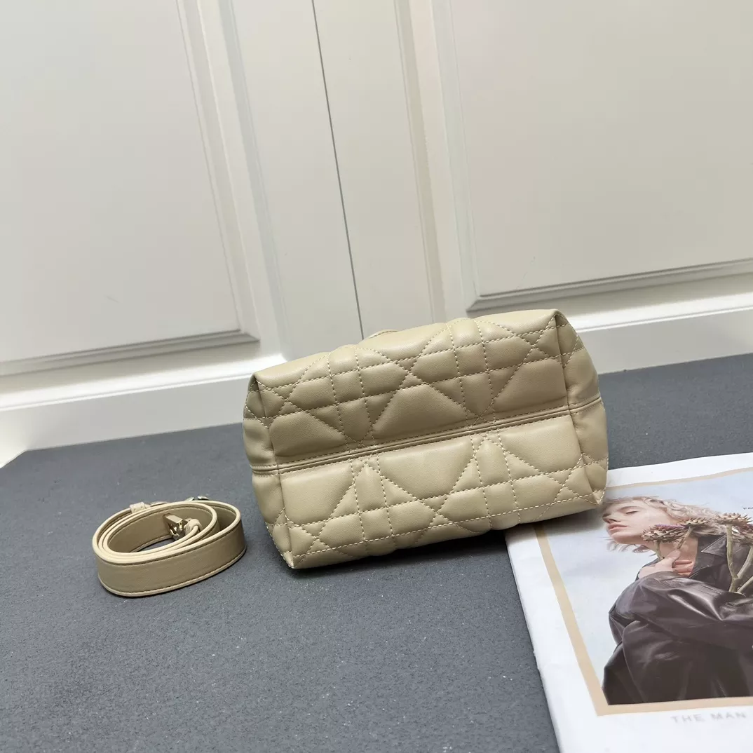 Christian Dior AAA Quality Handbags For Women Reliable 4415