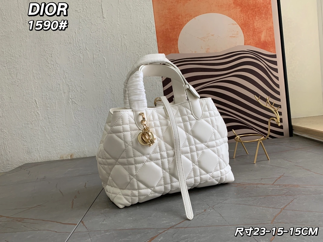 Christian Dior AAA Quality Handbags For Women Reliable 4716