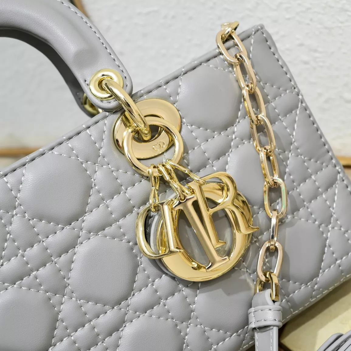 Christian Dior AAA Quality Handbags For Women Sleek 2449