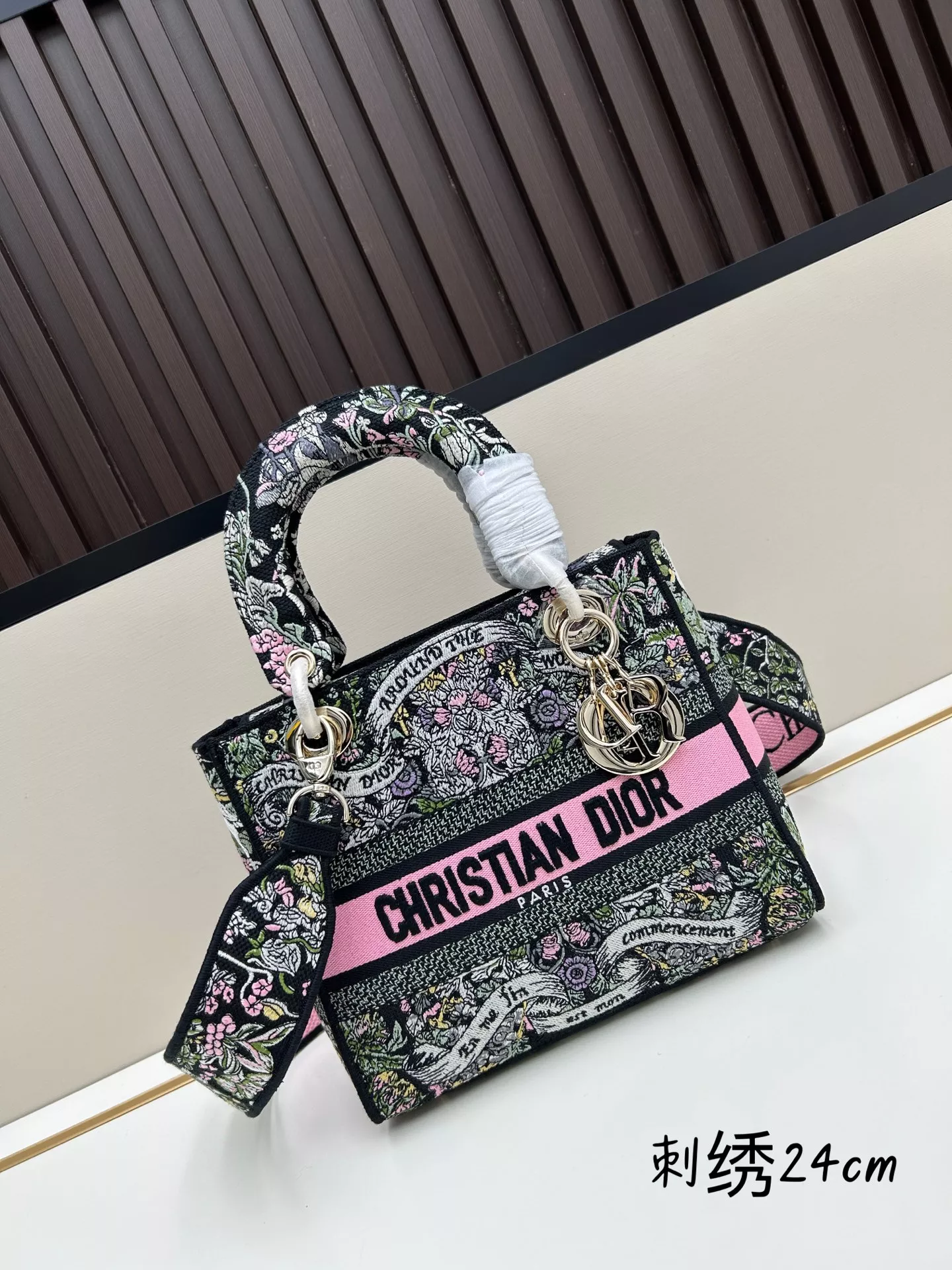 Christian Dior AAA Quality Handbags For Women Sleek 2536