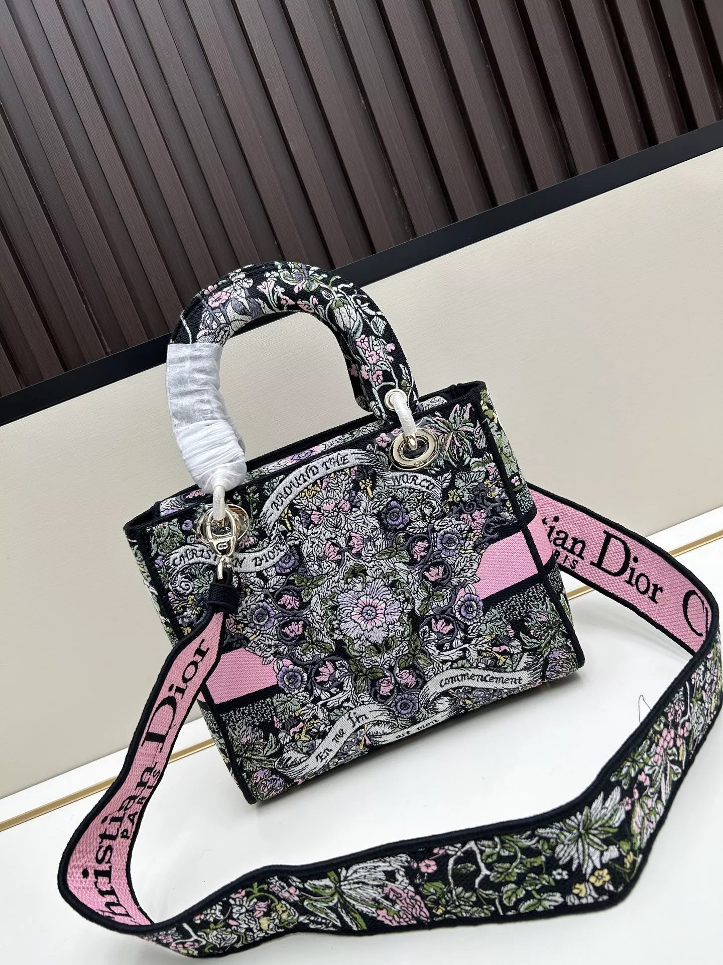 Christian Dior AAA Quality Handbags For Women Sleek 2536