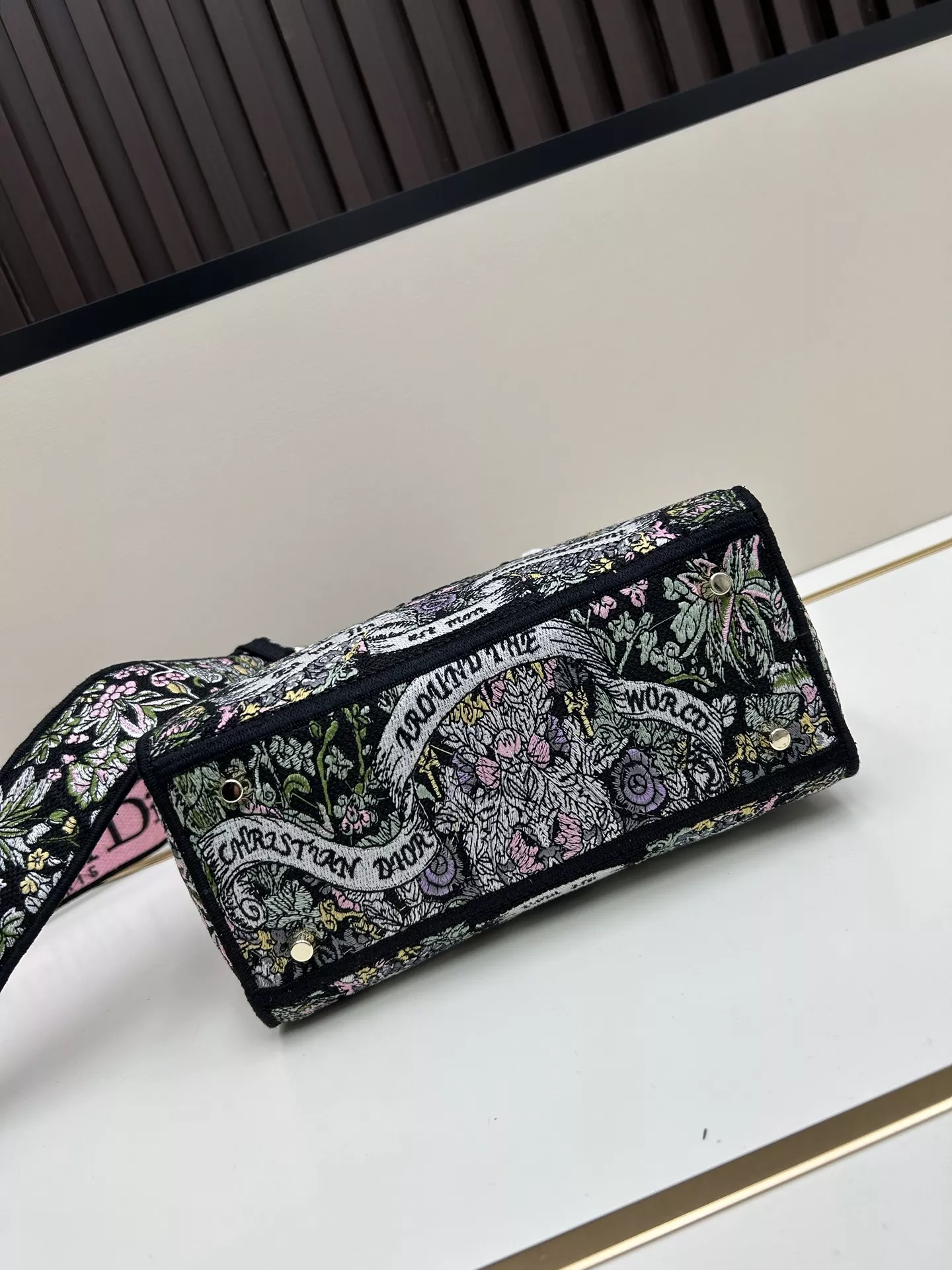 Christian Dior AAA Quality Handbags For Women Sleek 2536