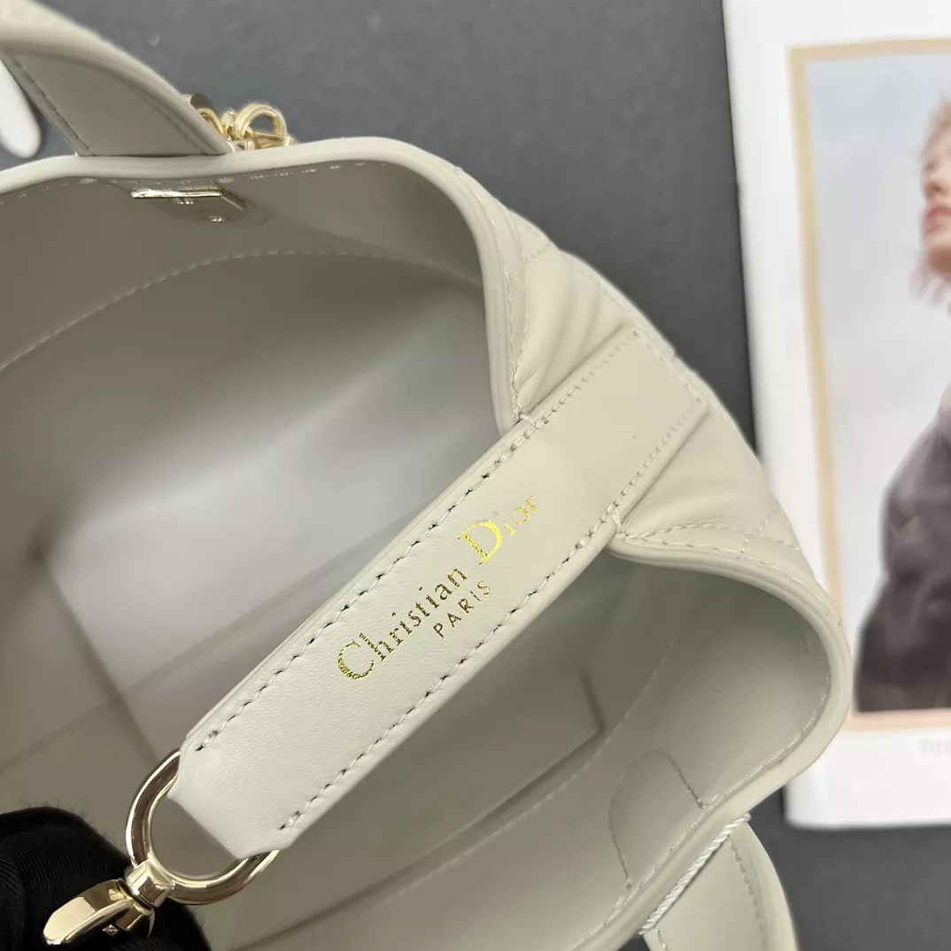 Christian Dior AAA Quality Handbags For Women Sleek 3866