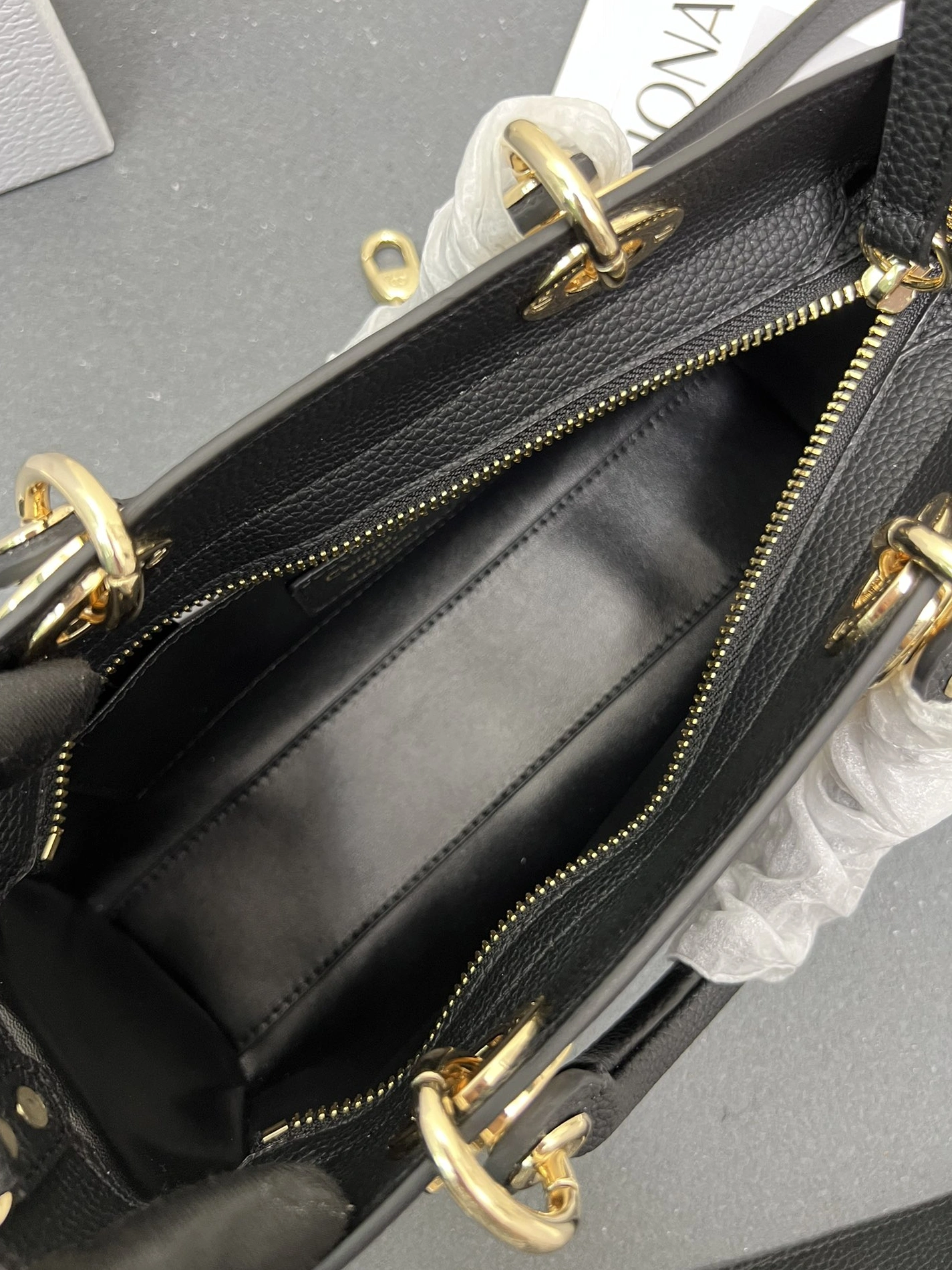 Christian Dior AAA Quality Handbags For Women Sleek 4696