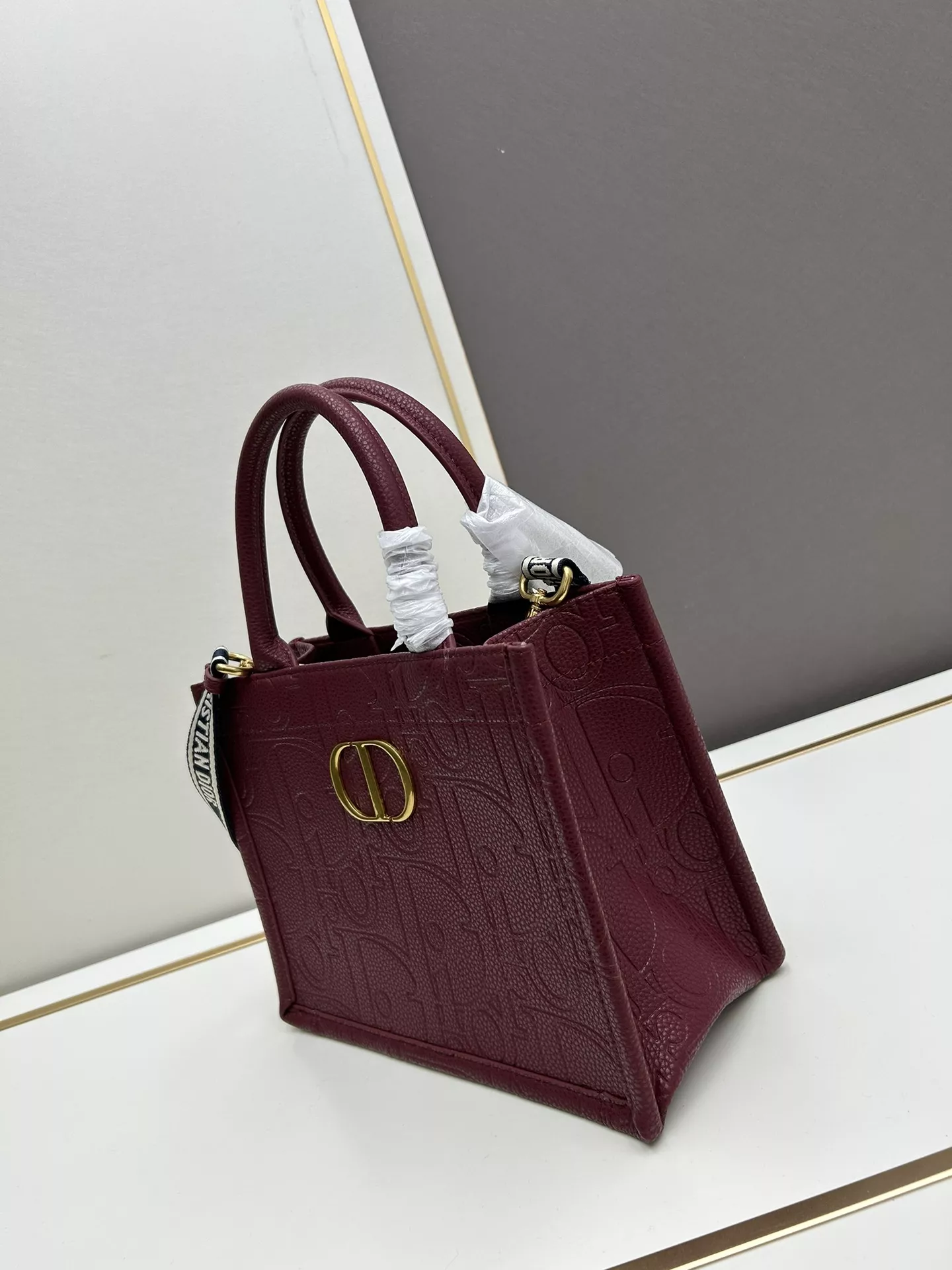 Christian Dior AAA Quality Handbags For Women Sleek 828