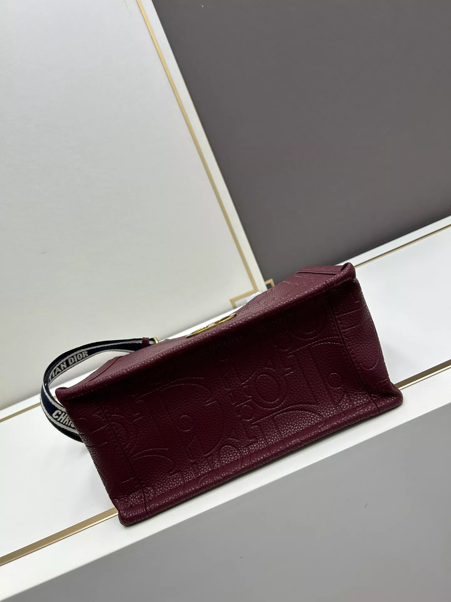 Christian Dior AAA Quality Handbags For Women Sleek 828
