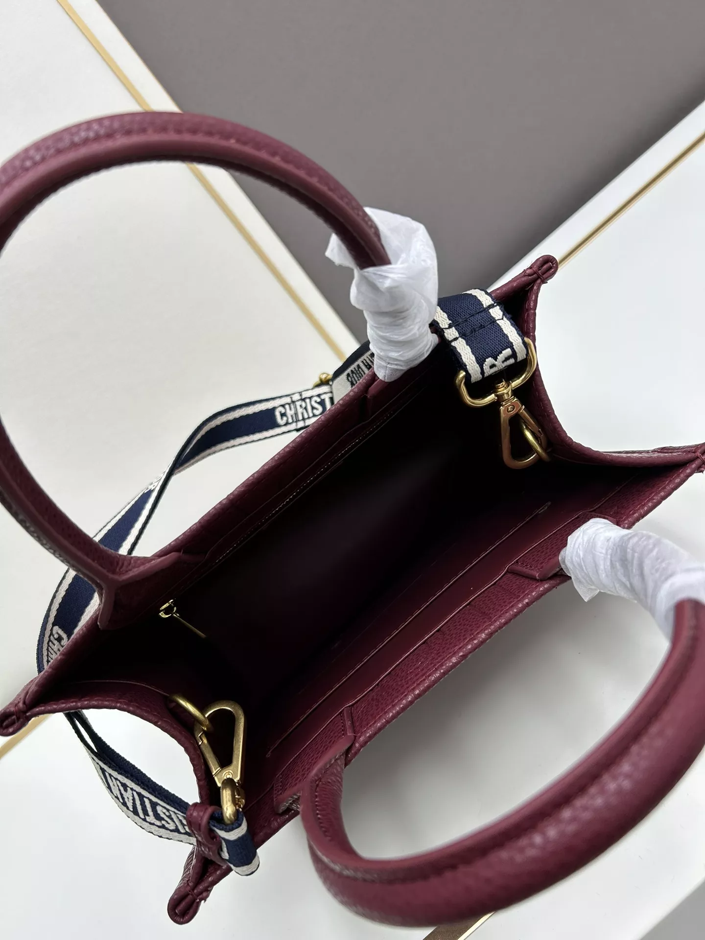 Christian Dior AAA Quality Handbags For Women Sleek 828