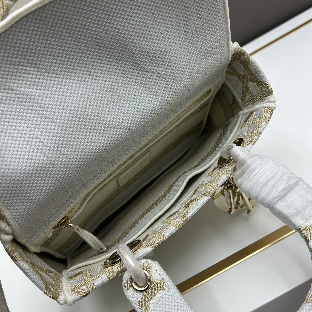 Christian Dior AAA Quality Handbags For Women SmartChoice 9228