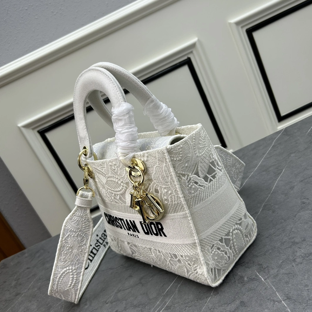 Christian Dior AAA Quality Handbags For Women Soft 3111