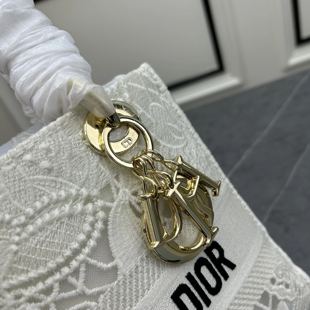 Christian Dior AAA Quality Handbags For Women Soft 3111
