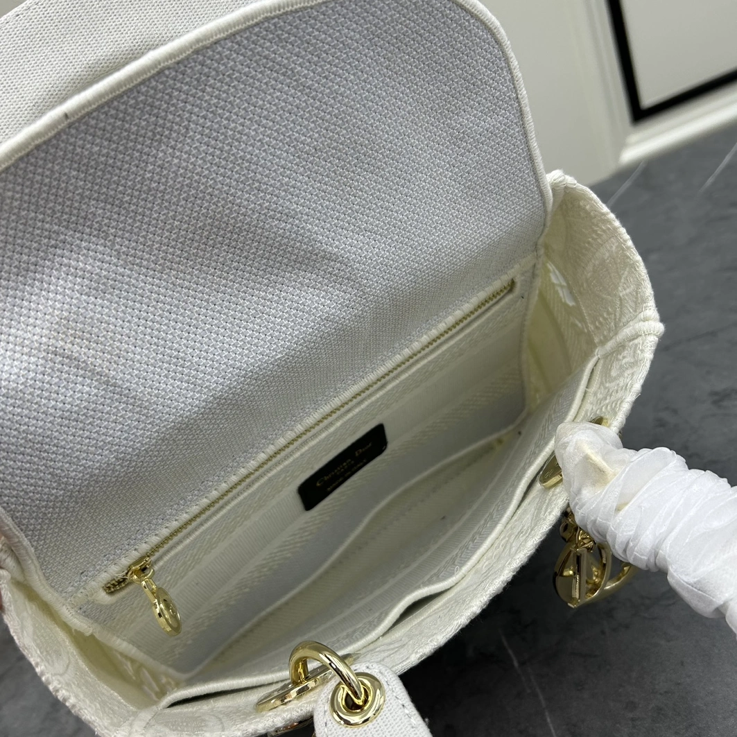 Christian Dior AAA Quality Handbags For Women Soft 3111