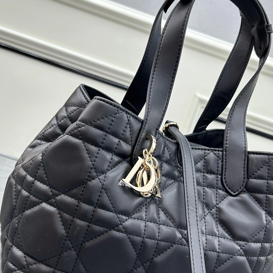 Christian Dior AAA Quality Handbags For Women Soft 3597