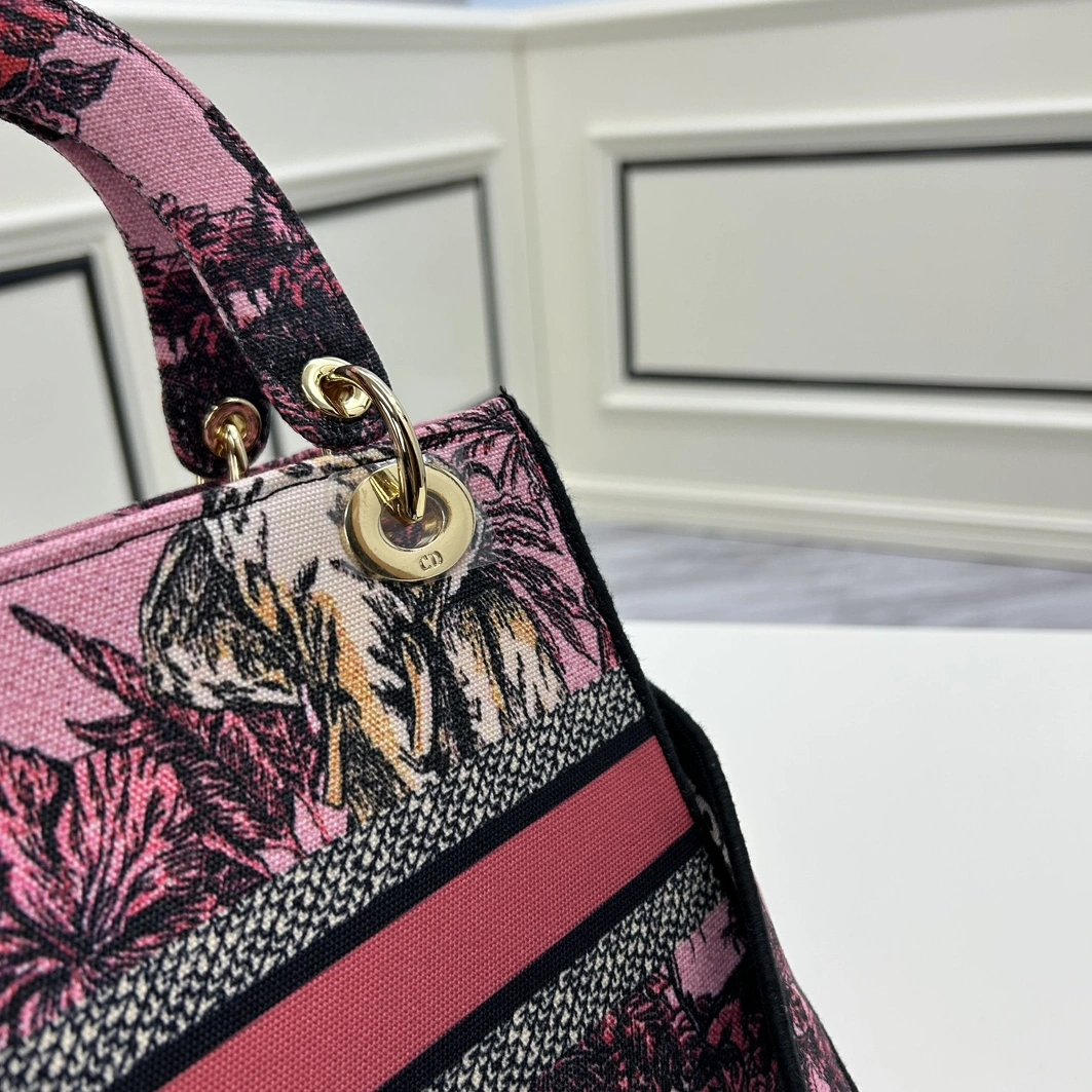 Christian Dior AAA Quality Handbags For Women Sophisticated 7600