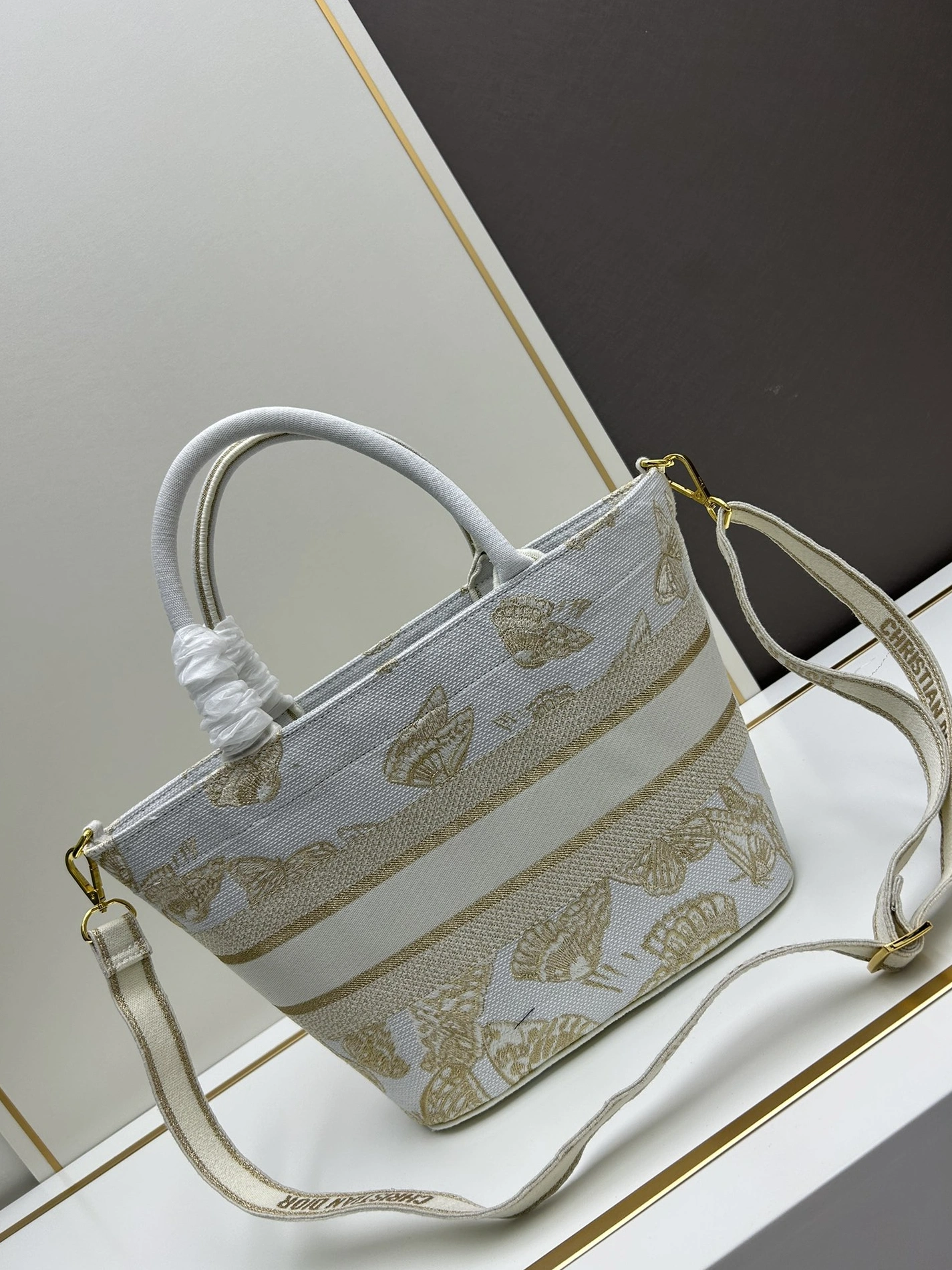 Christian Dior AAA Quality Handbags For Women Sophisticated 8659
