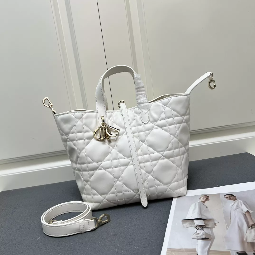 Christian Dior AAA Quality Handbags For Women Versatile 1196