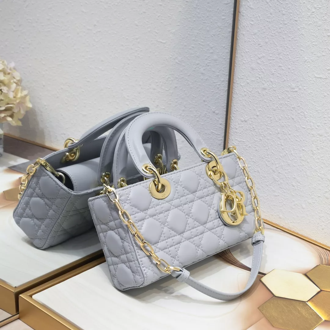 Christian Dior AAA Quality Handbags For Women Versatile 6526