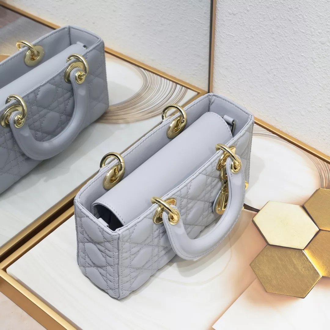Christian Dior AAA Quality Handbags For Women Versatile 6526