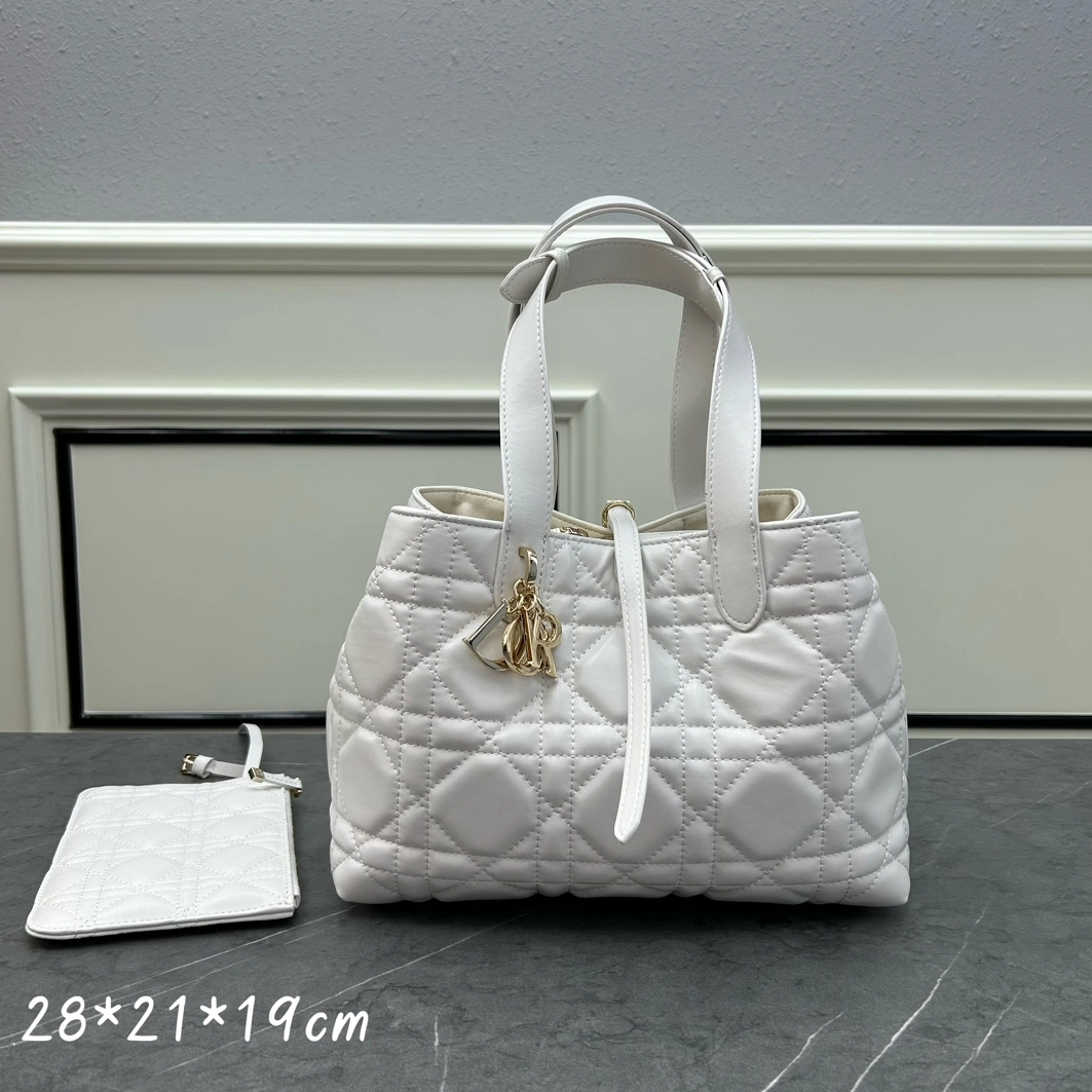 Christian Dior AAA Quality Handbags For Women WellDesigned 8396