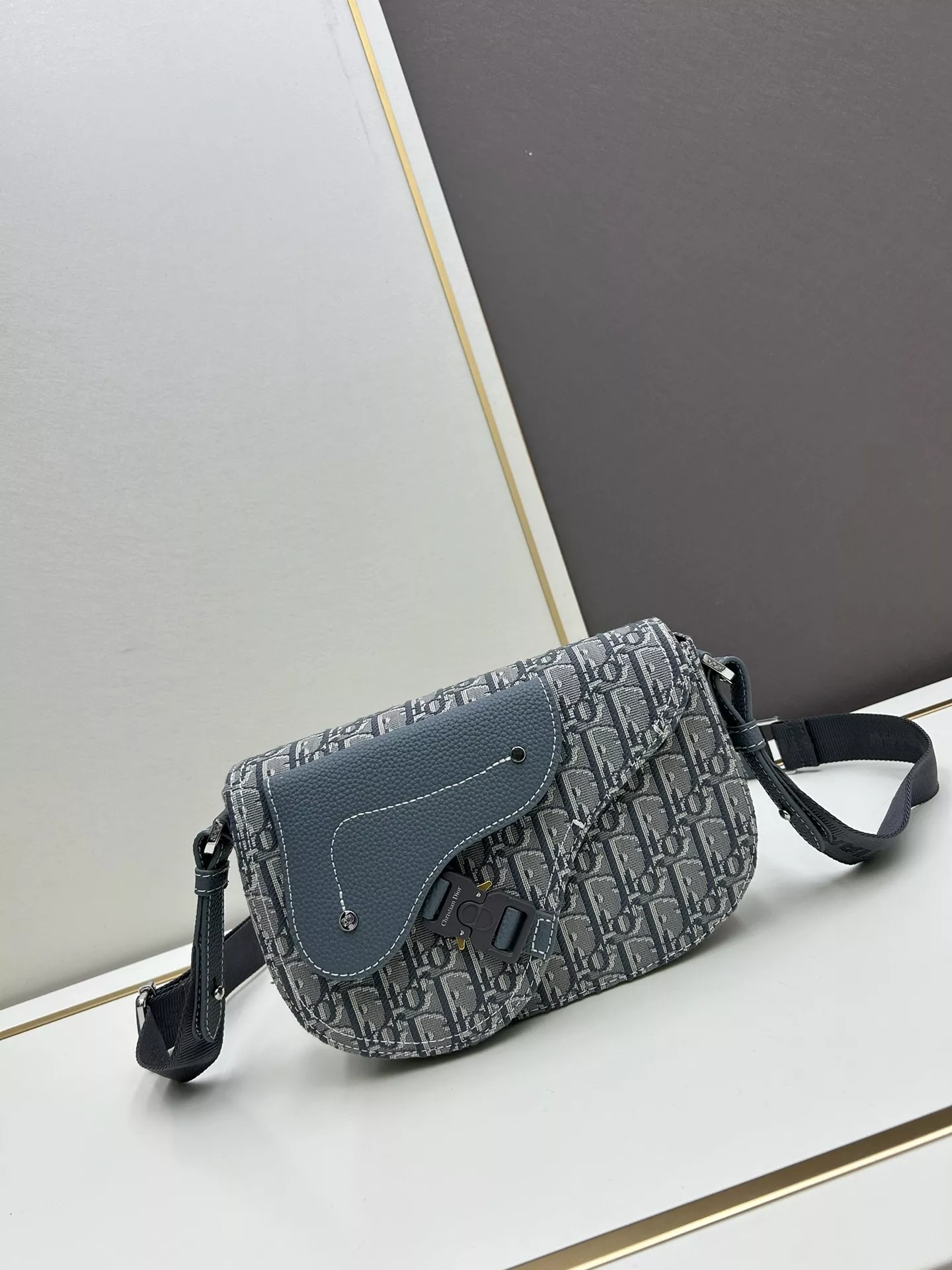 Christian Dior AAA Quality Messenger Bags For Unisex AllSeason 5576