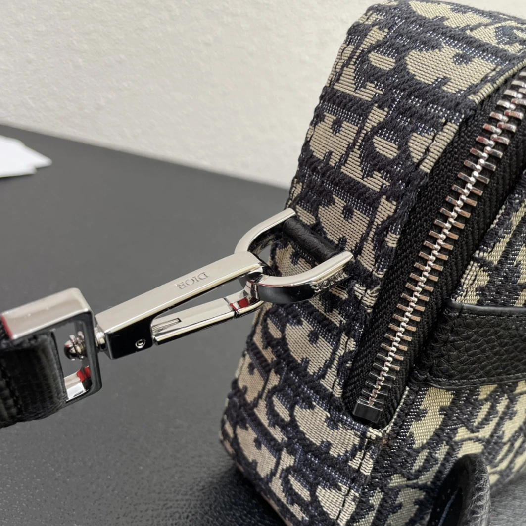 Christian Dior AAA Quality Messenger Bags For Unisex Bold 9729