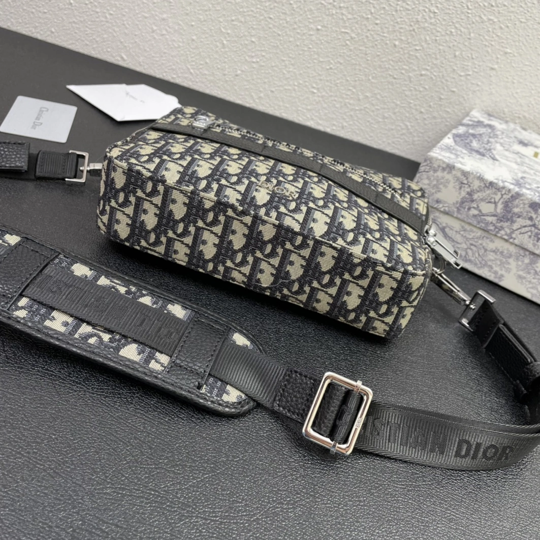 Christian Dior AAA Quality Messenger Bags For Unisex Bold 9729