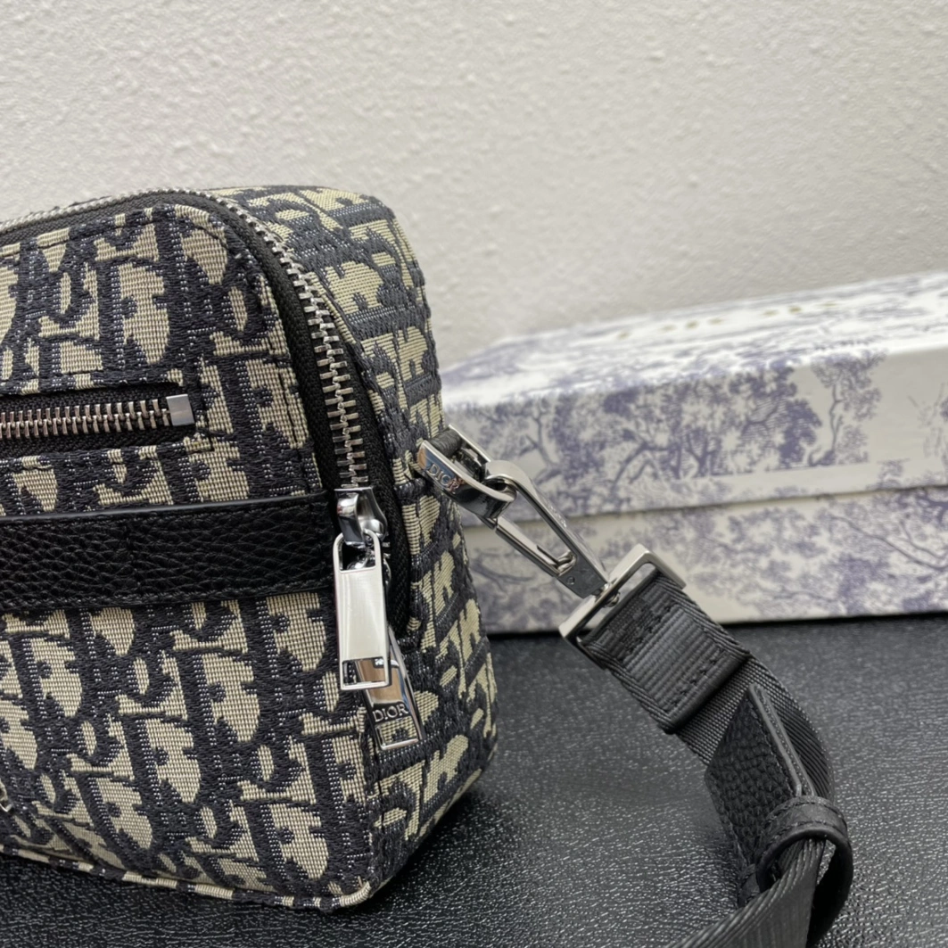 Christian Dior AAA Quality Messenger Bags For Unisex Bold 9729