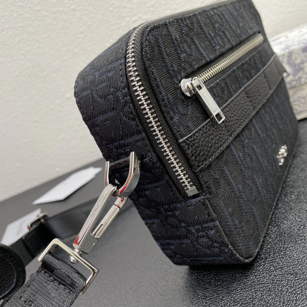 Christian Dior AAA Quality Messenger Bags For Unisex Compact 7903