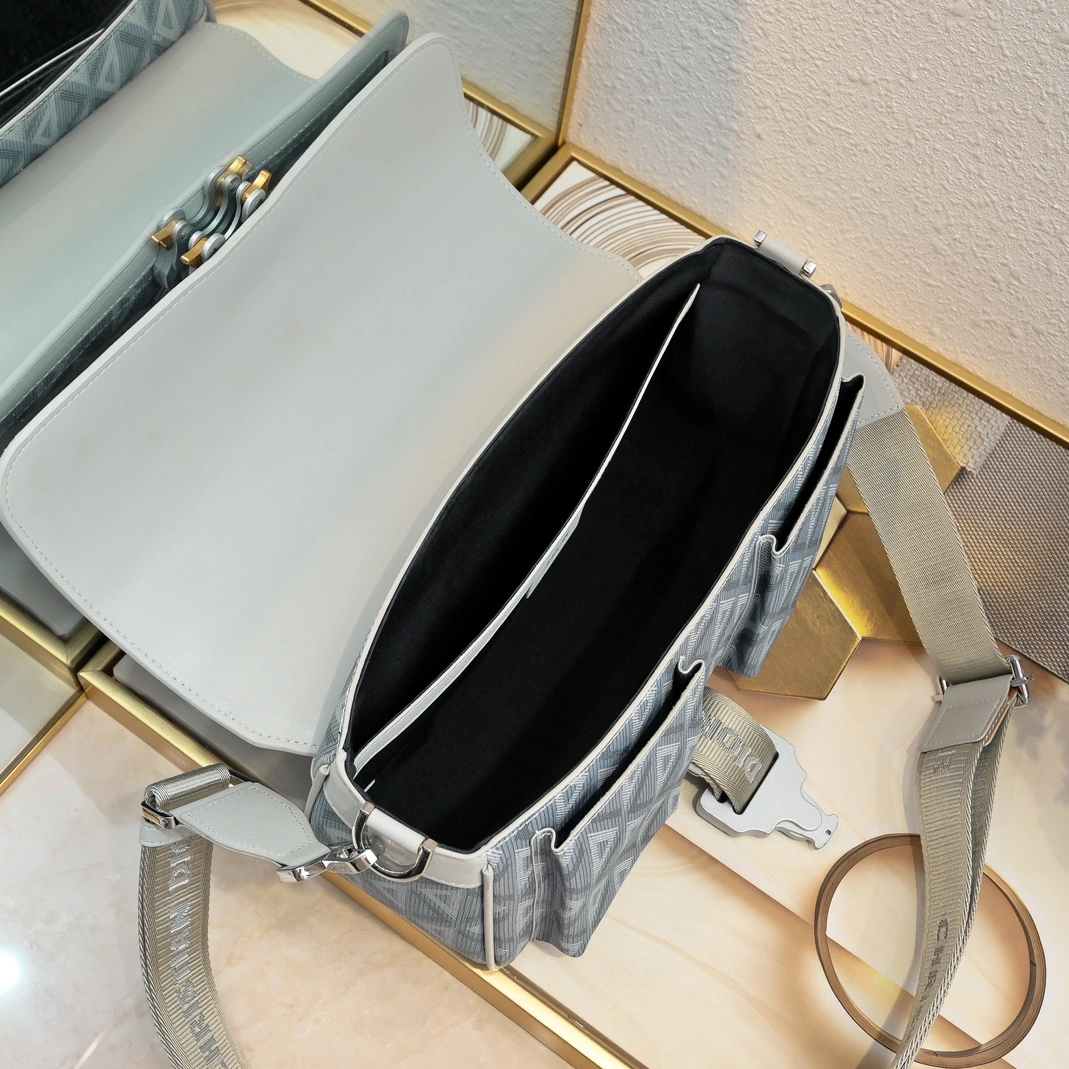 Christian Dior AAA Quality Messenger Bags For Unisex Elegant 1801