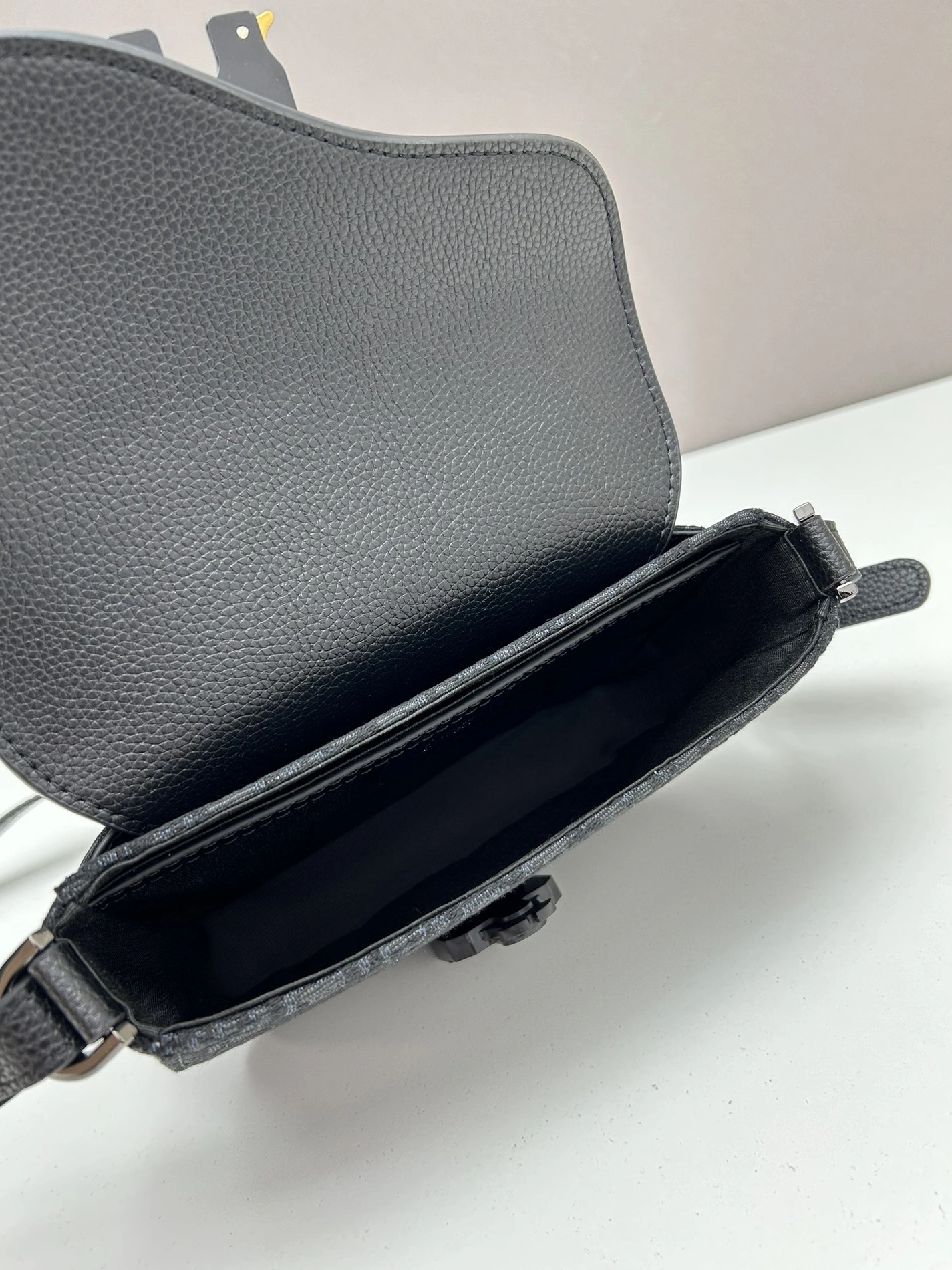 Christian Dior AAA Quality Messenger Bags For Unisex Elegant 2625