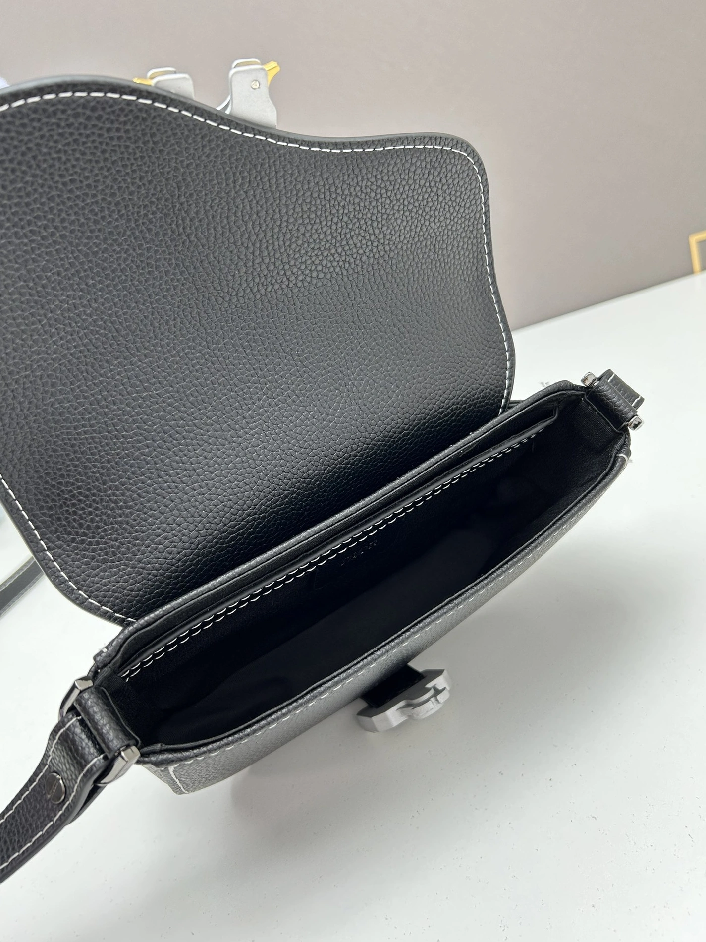 Christian Dior AAA Quality Messenger Bags For Unisex Elegant 8064