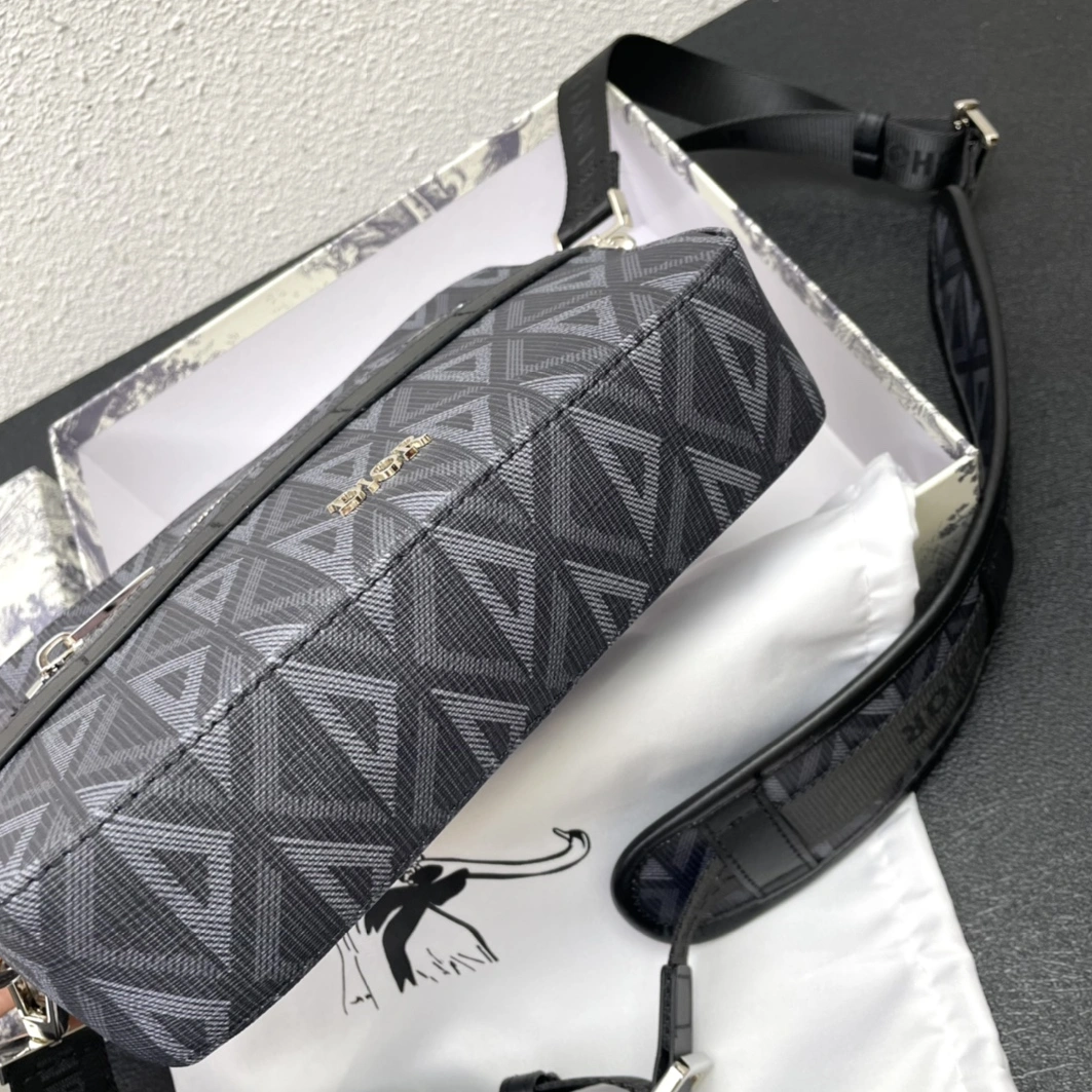 Christian Dior AAA Quality Messenger Bags For Unisex Flexible 3828