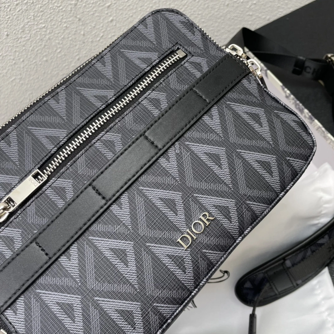 Christian Dior AAA Quality Messenger Bags For Unisex Flexible 3828