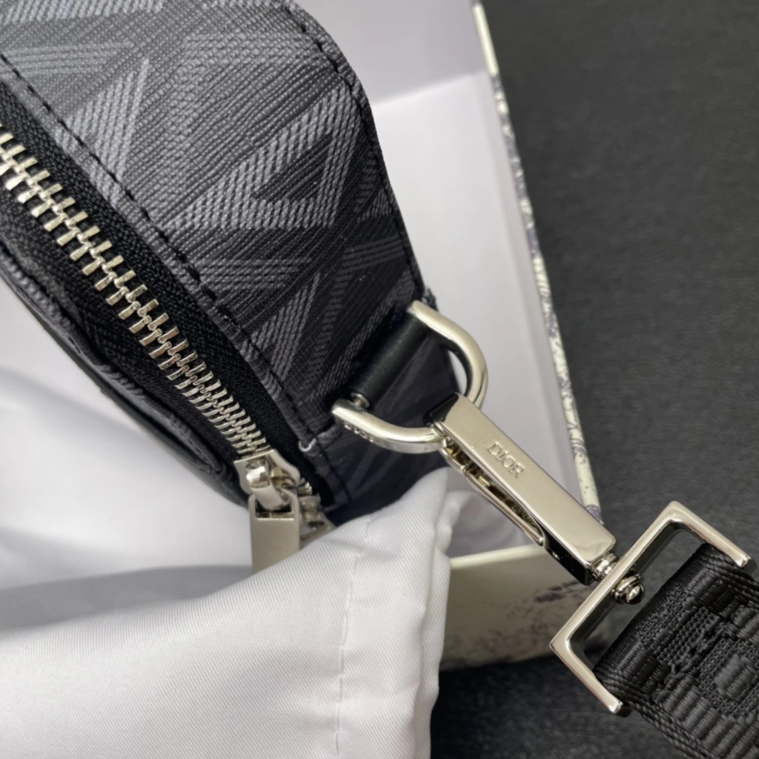 Christian Dior AAA Quality Messenger Bags For Unisex Flexible 3828