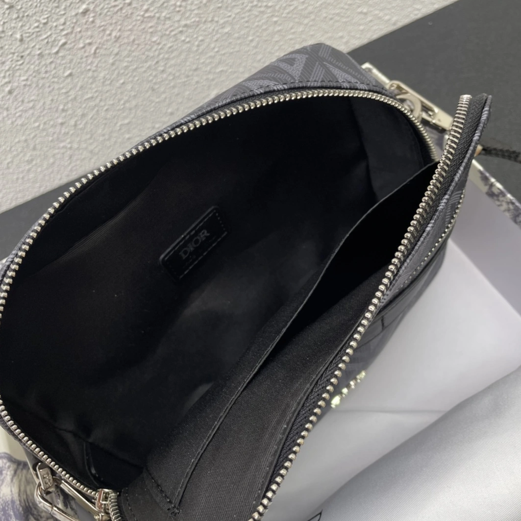 Christian Dior AAA Quality Messenger Bags For Unisex Flexible 3828