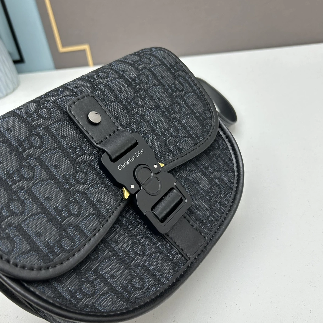 Christian Dior AAA Quality Messenger Bags For Unisex Functional 9397