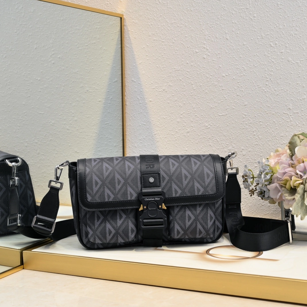 Christian Dior AAA Quality Messenger Bags For Unisex Resilient 9522