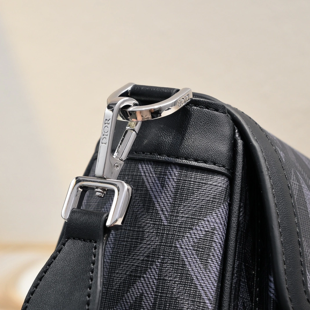 Christian Dior AAA Quality Messenger Bags For Unisex Resilient 9522