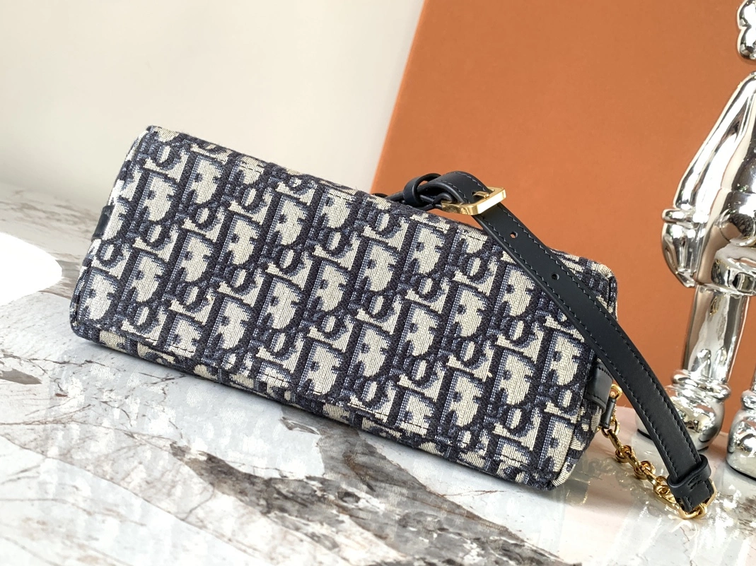 Christian Dior AAA Quality Messenger Bags For Women AllSeason 5703