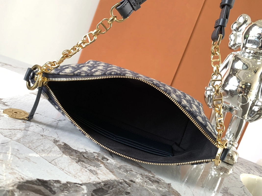 Christian Dior AAA Quality Messenger Bags For Women AllSeason 5703